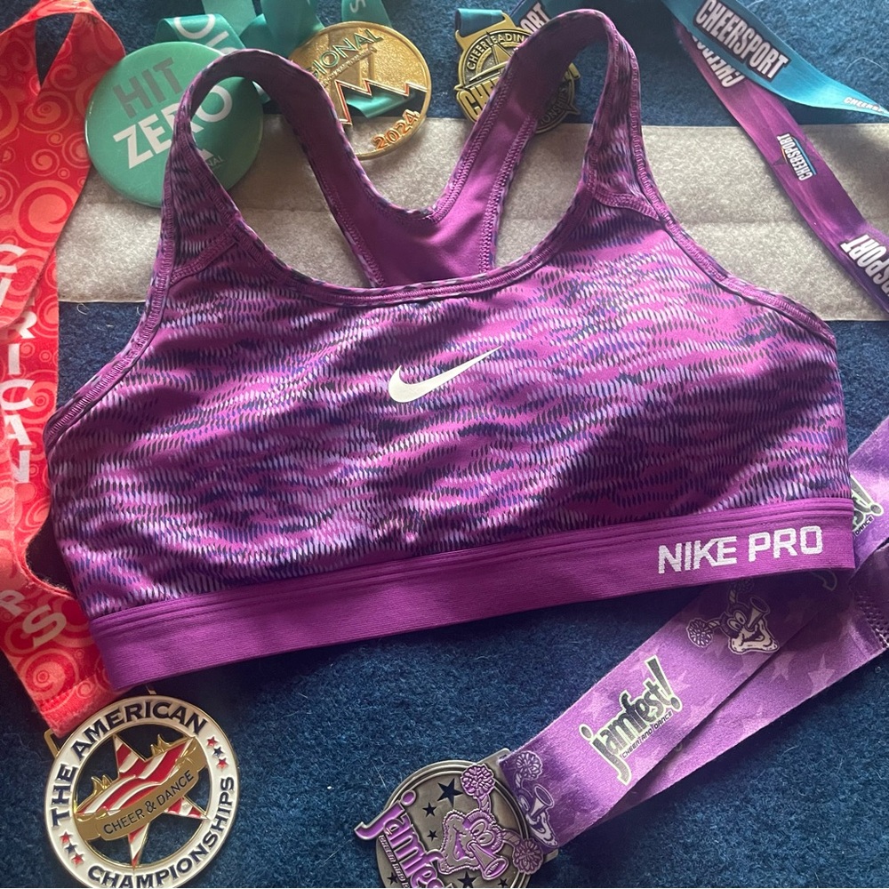 Nike pro sports bra
